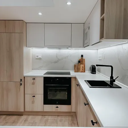 Jokai-j18 Three Bedroom Stylish 公寓 *