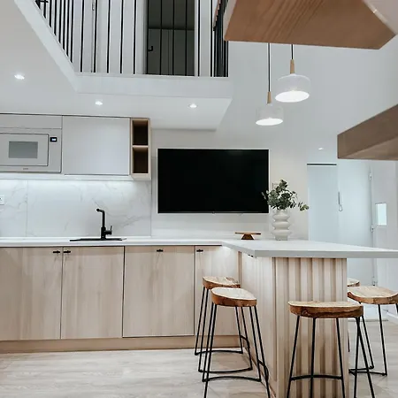 Jokai-j18 Three Bedroom Stylish Apartment