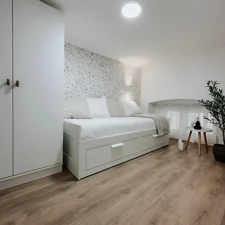 Jokai-j18 Three Bedroom Stylish Apartmán *