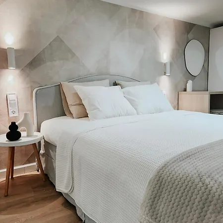 Apartment Jokai-j18 Three Bedroom Stylish