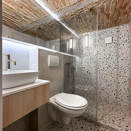 Jokai-j18 Three Bedroom Stylish