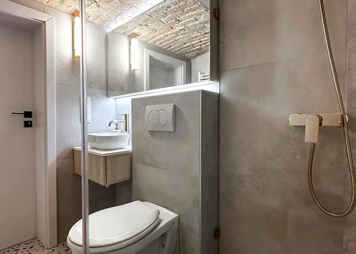 Jokai-j18 Three Bedroom Stylish