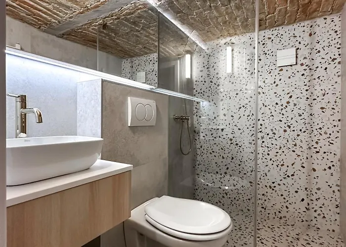 Jókai-j18 Three Bedroom Stylish