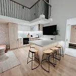 Jokai-j18 Three Bedroom Stylish شقة