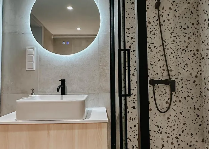 Jokai-j18 Three Bedroom Stylish * בודפשט