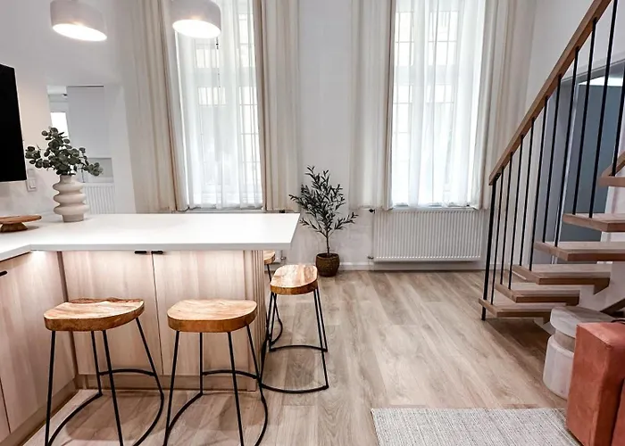 Jokai-j18 Three Bedroom Stylish *
