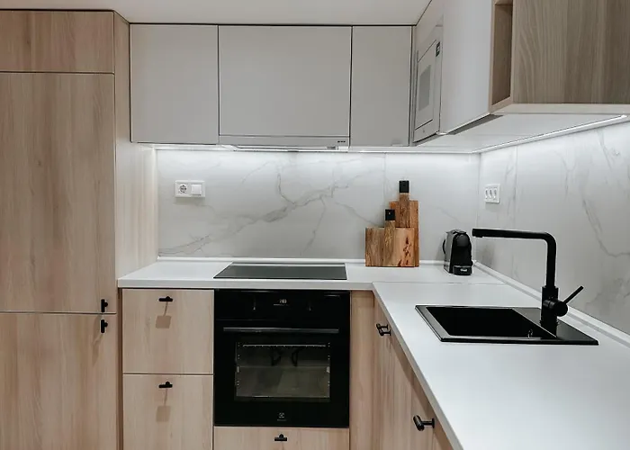 Jokai-j18 Three Bedroom Stylish Apartment *